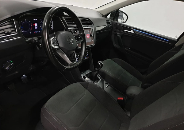 Volkswagen Tiguan cena 124999 przebieg: 126000, rok produkcji 2022 z Debrzno małe 781